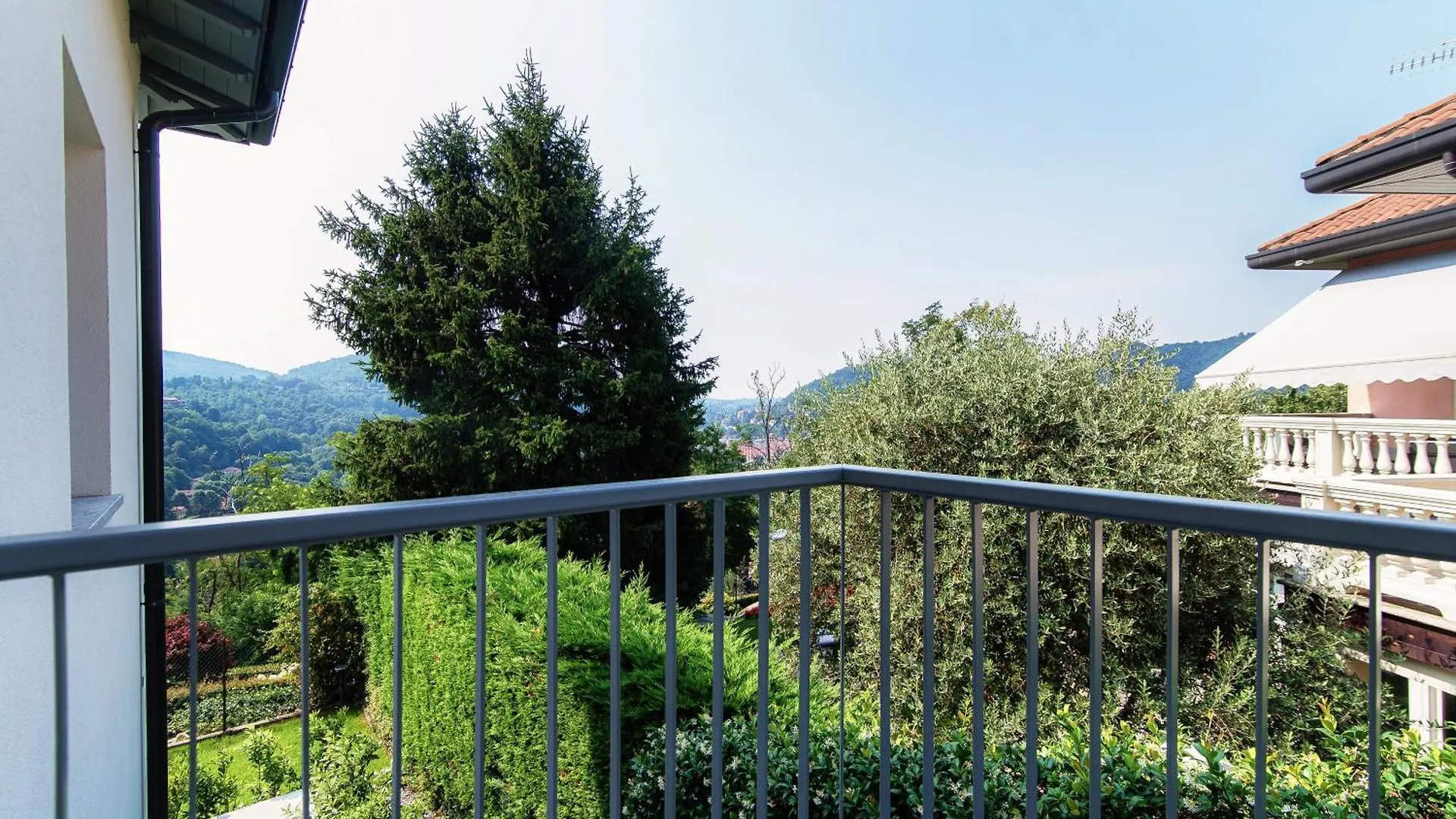 Martina - By Myhomeincomo 0*, Como Italien