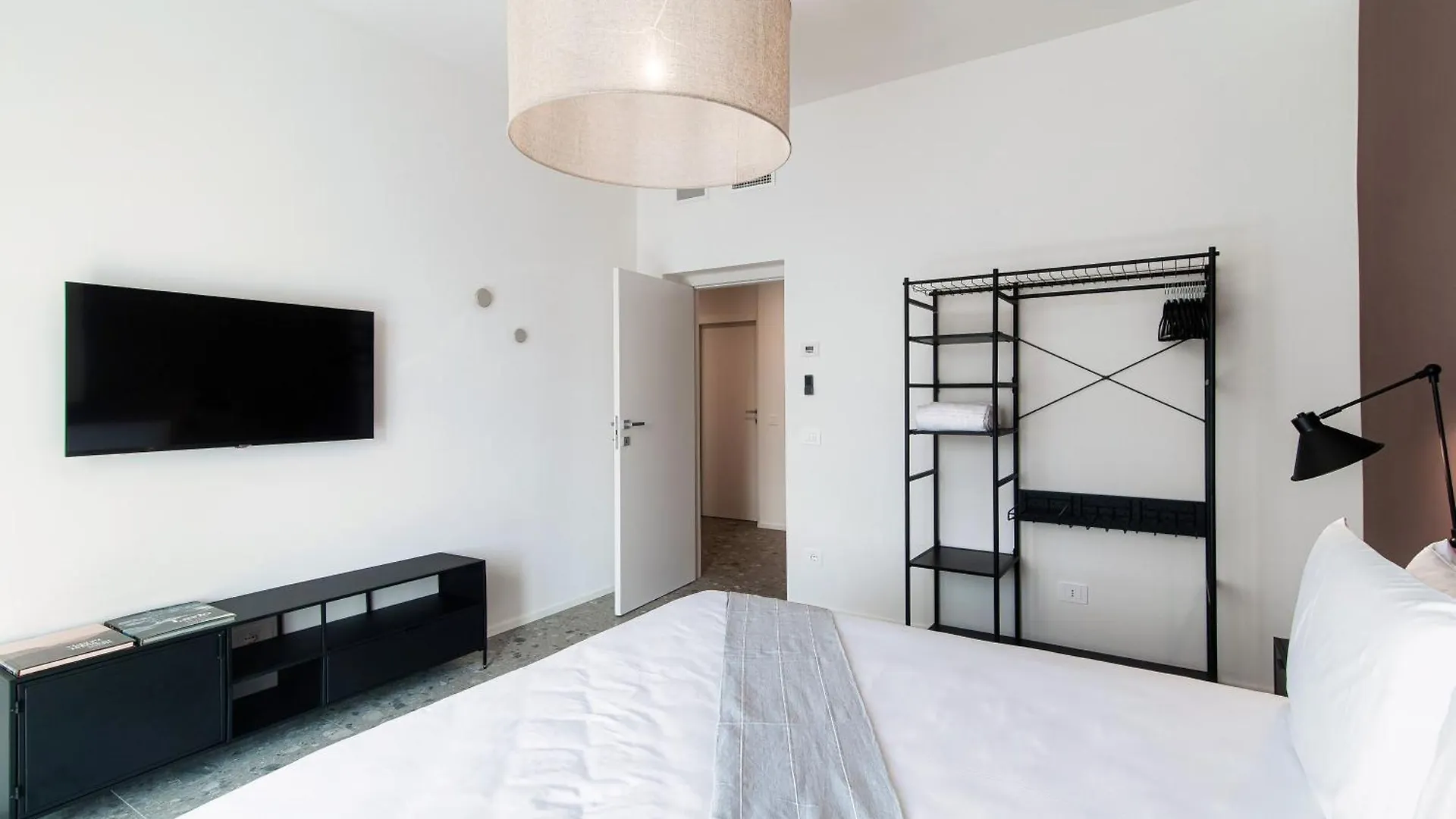 Apartment Martina - By Myhomeincomo