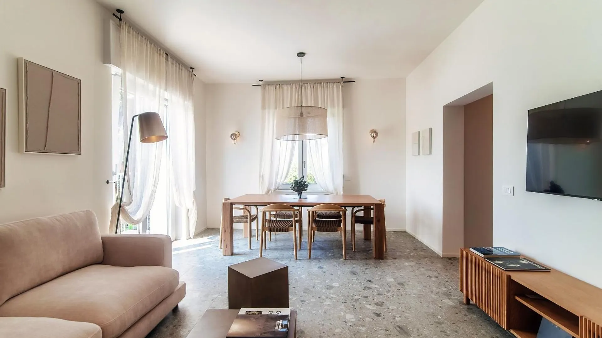 Martina - By Myhomeincomo Italien