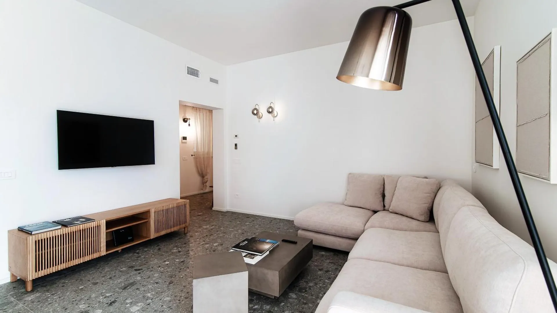 Apartment Martina - By Myhomeincomo