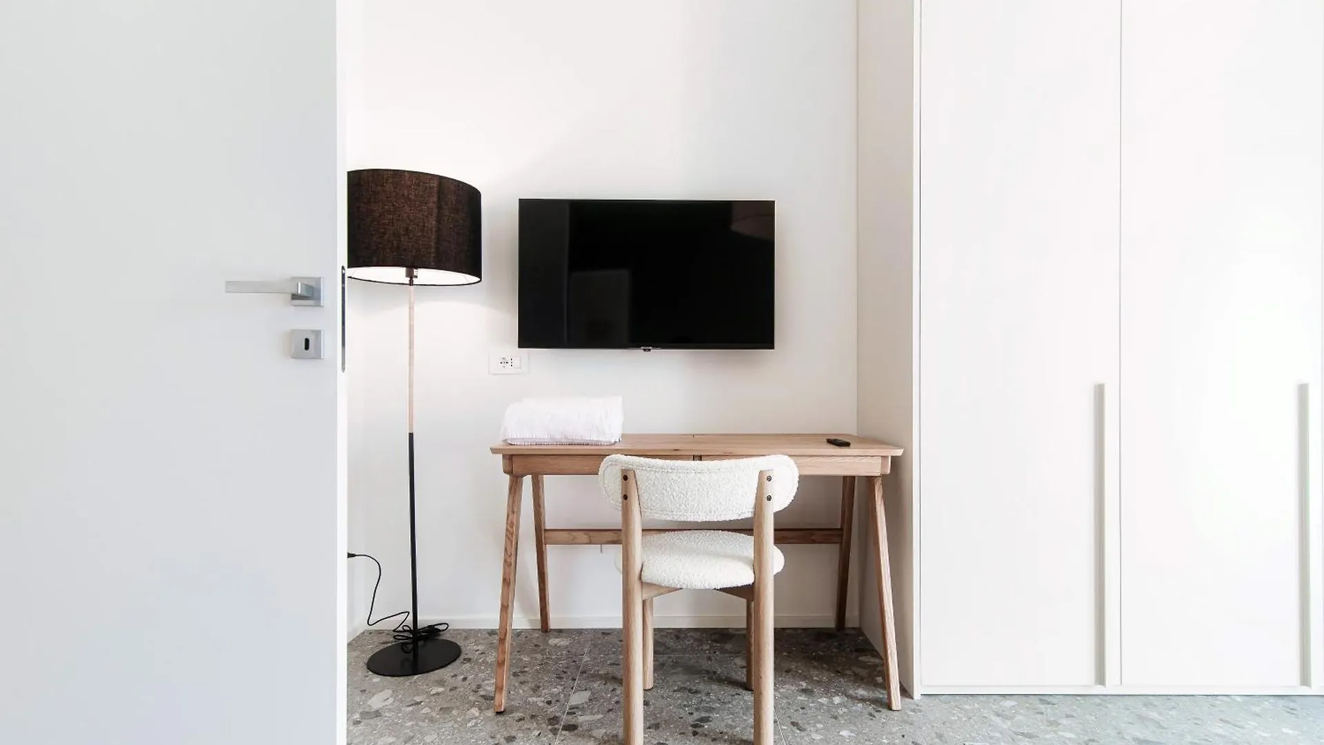 Apartment Martina - By Myhomeincomo