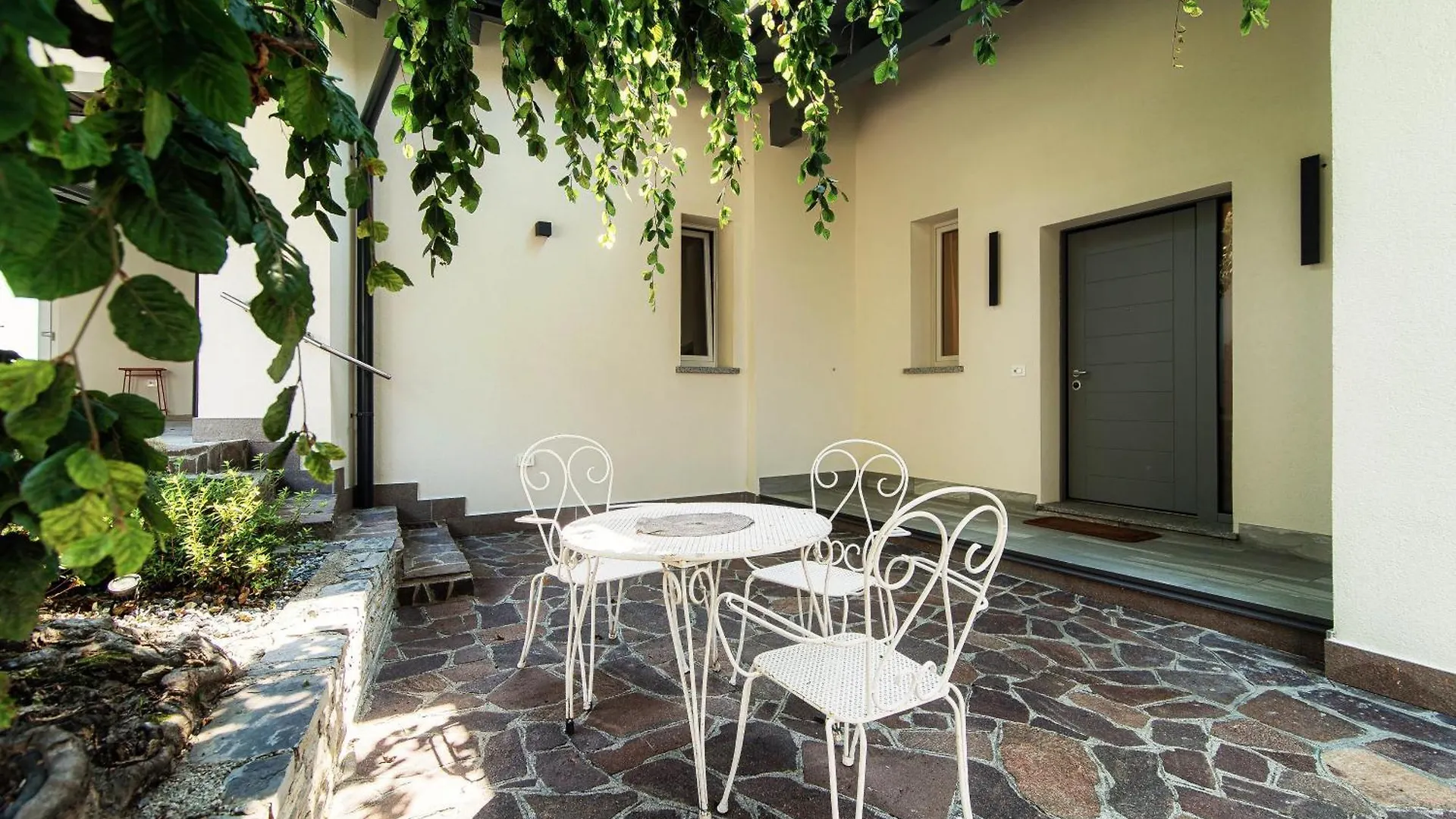 Apartment Martina - By Myhomeincomo
